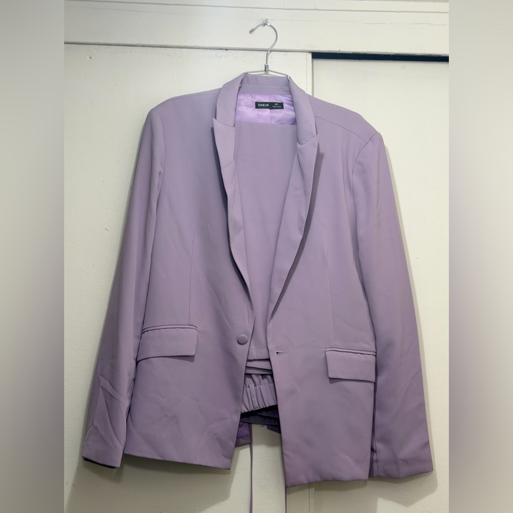 SHEIN Men’s Lavender Lace Up Backless Blazer & Pants Set